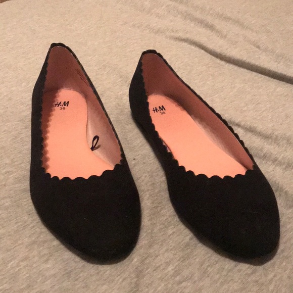 scalloped edge ballet flats